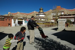 Elad entertaining kids