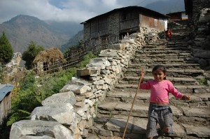 Kids play with the tourists